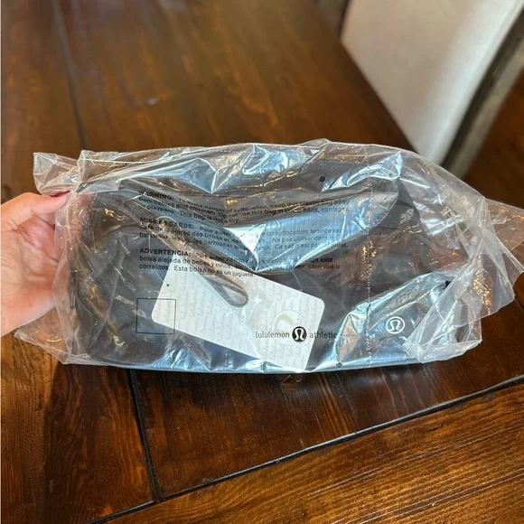 New with Tags! Lululemon Lg Black Cosmetic Bag/ Travel Kit - Picture 3 of 3